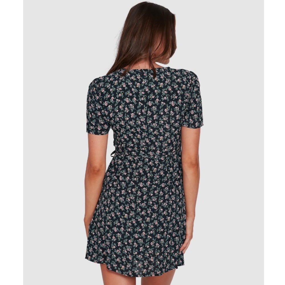 🔥🔥BILLABONG - BLOOM WRAP DRESS🔥🔥 - Picture 7 of 10